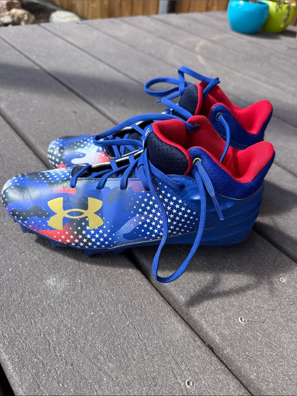 Boys size 6 Under Armour Football Cleats